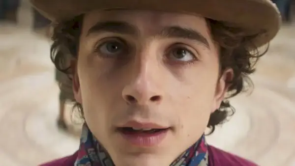 Willy Wonka (Timothée Chalamet) dagdroomt