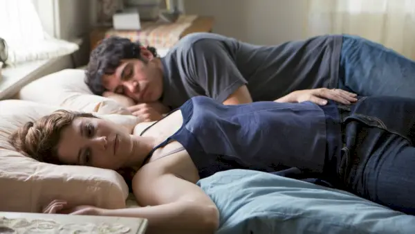 Mary Elizabeth Winstead en Chris Messina binnen