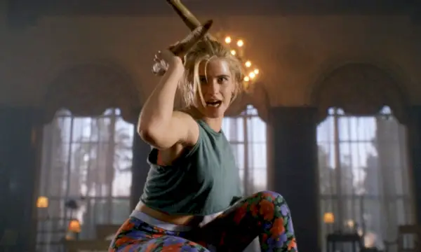 Un'adolescente di nome Buffy Summers ( Kristy Swanson ) che detiene una partecipazione nel film