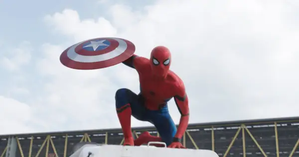 Tom Holland jako Peter Parker v Captain America: Civil War (Marvel Studios)