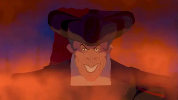 Judecătorul Frollo zâmbind rău prin foc și fum (Disney)