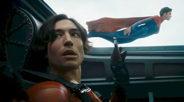 Ezra Miller et Sasha Calle dans le flash