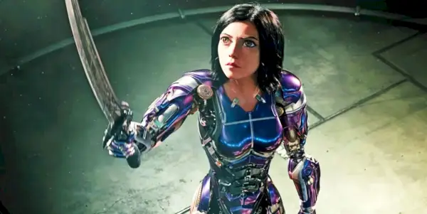 Rosa Salazar ca Alita în Alita: Battle Angel