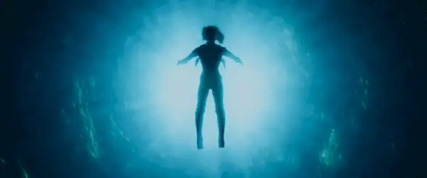 Alice im Wasser in Resident Evil: Retribution