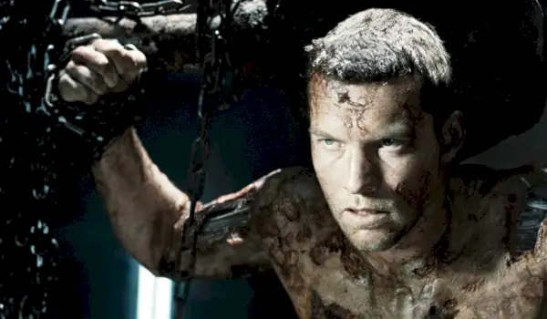 Vstúpil Sam Worthington