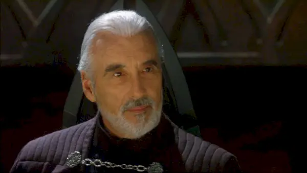 Christopher Lee como Conde Dooku em