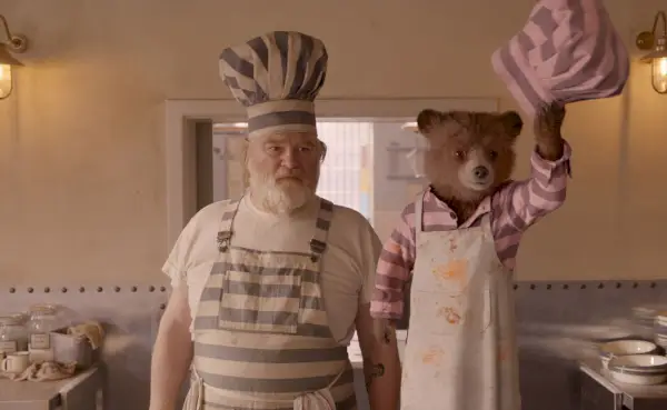 Brendan Gleeson i Paddington (głos Bena Whishawa) w