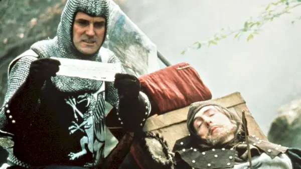 John Cleese i Eric Idle w filmie Monty Python i Święty Graal (Python (Monty) Pictures)