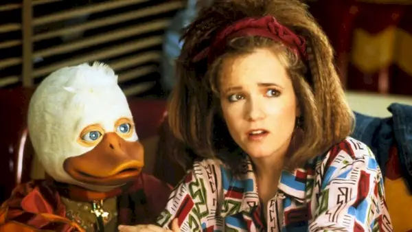 Animatronický Howard a Lea Thompsonovci vo filme Howard the Duck