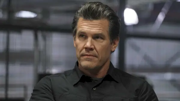 Josh Brolin a peu de réconfort pour les fans qui attendent « Sicario 3 »