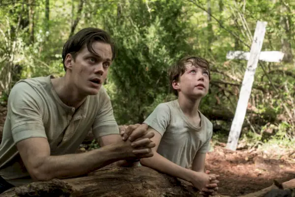 Diable tout le temps Netflix Bill Skarsgard mis à l'échelle