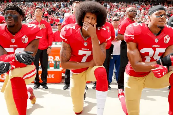 Colin Kaepernick-miniserien 'Colin in Black & White' kommer til Netflix i oktober 2021