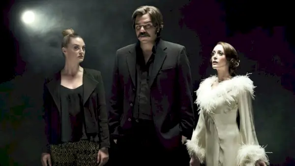 Britská séria Toast Of London Odchod z Netflixu v mierke