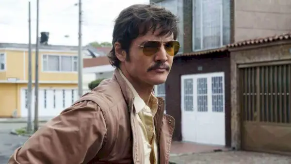 PEDRO PASCAL näyttelee NARCOSissa.