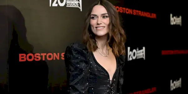 Kiera Knightley juodieji balandžiai