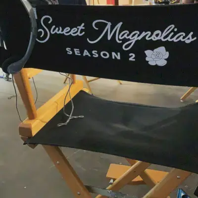 Cadeira de filmagem da 2ª temporada de Sweet Magnolias