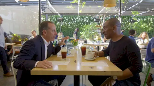 Netflix の「Comedians in Cars Getting Coffee」コレクション 6: 全ゲストリスト