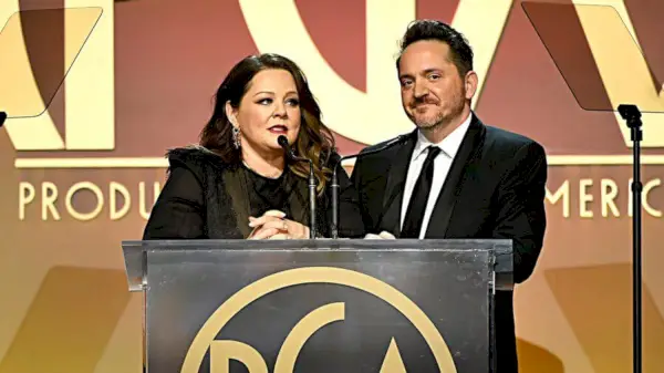 Gods Favorite Idiot Ny Netflix-serie Melissa Mccarthy Ben Falcone Vad vi vet hittills