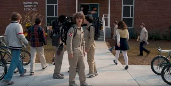 Stranger Things amb vestits de Ghostbusters