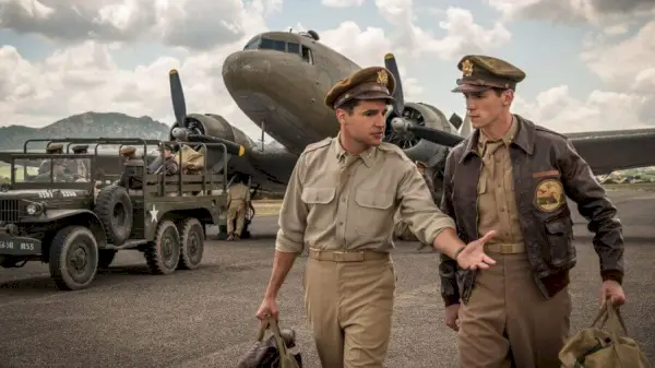 Vai Džordža Klūnija filma “Catch-22” būs pieejama Netflix?