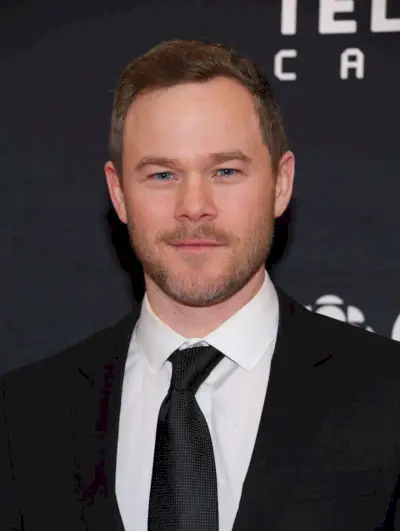 Aaron Ashmore Netflix Ginny Georgia