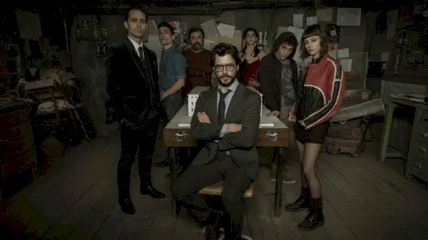 6 من أفضل المسلسلات مثل Money Heist على Netflix