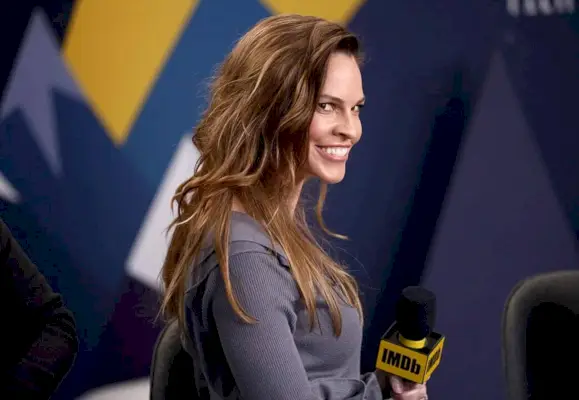 Sono la madre, la troupe del cast della premiere di Netflix, Hilary Swank