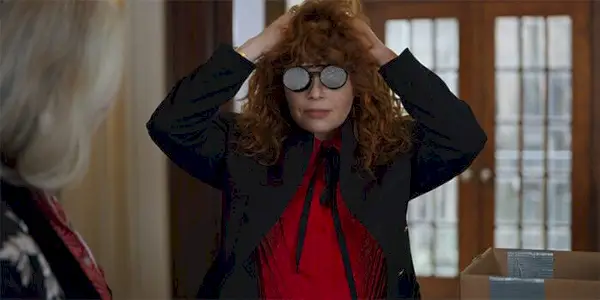 Natasha Lyonne Muñeca Rusa Temporada 2