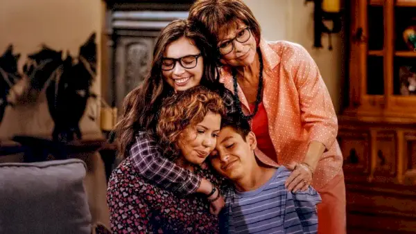 One Day at a Time Сезон 3: Netflix ще поднови и дата на пускане