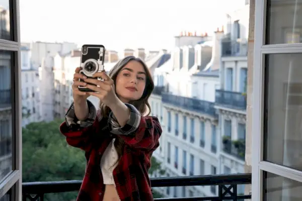 Emily In Paris Lily Collins sæson 2 Netflix