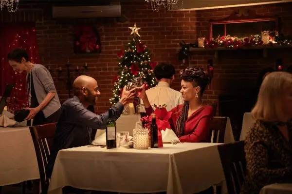 Holiday Rush Netflix Weihnachtsfilm Ramony Malco