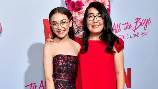 Anna Cathcart Jenny Han interjú a Netflixs Xo Kitty zeneszerzőivel, Shirley Song és Jina Hyojin An.webp