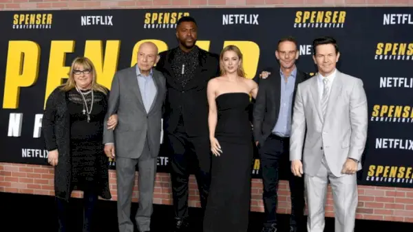 Netflix, Peter Bergs Filmi 44 ile İlk Bakış Anlaşması İmzaladı Mark Wahlberg Peter Berg Spenser Gizli