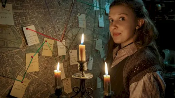 Millie Bobby Brown als Enola Holmes.webp