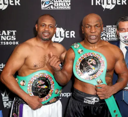 Triller präsentiert Mike Tyson gegen Roy Jones Jr.