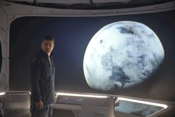 Originální sci-fi film Půlnoční obloha Všechno, co zatím víme Kyle Chandler