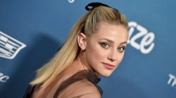 Lili Reinhart Nue Tres kritikája a La Star De Riverdale Supprime 2. képén