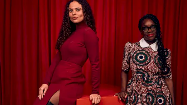 Jessica Plummer és Victoria Asare-Archer ugratja Harlan Cobent a Netflix „Hiányzol” sorozatában