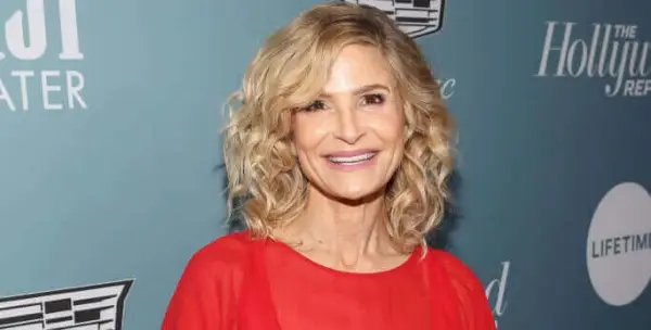 Kyra Sedgwick dirigiendo Grace y Frankie temporada 5