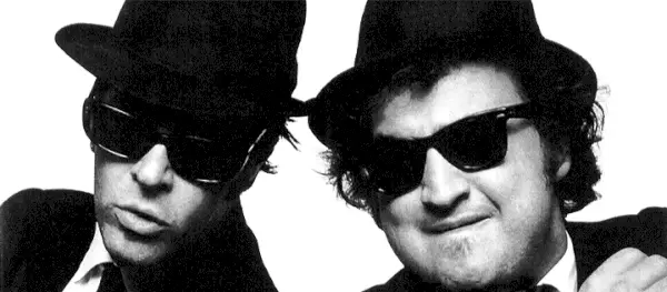 ستغادر العديد من الأفلام الرائعة Netflix في نهاية مارس 2024. The Blues Brothers.webp