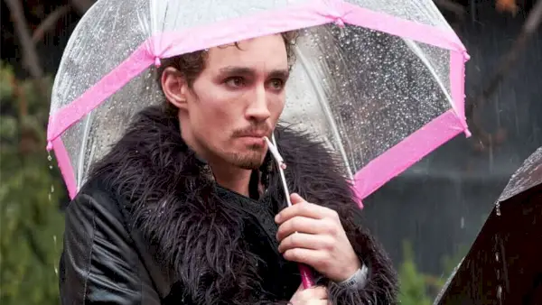 Klaus Robert Sheehan Umbrella AcademyNetflix