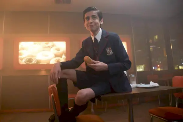 Cinco Aidan Gallagher Umbrella Academy Netflix