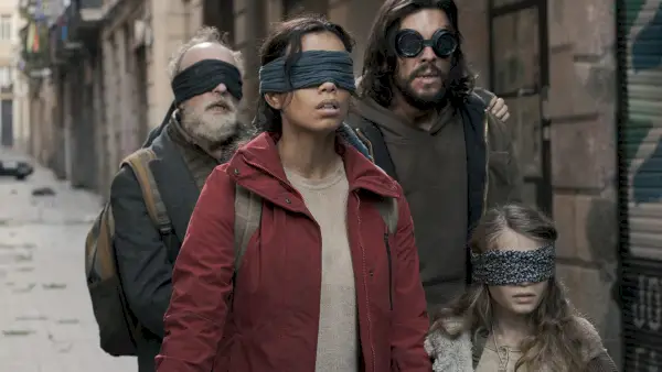 Bird Box ברצלונה Netflix Movie.webp