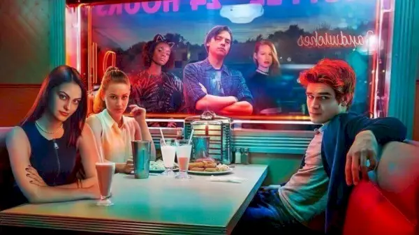 Netflix hämtar Riverdale säsong 1 med veckoavsnitt