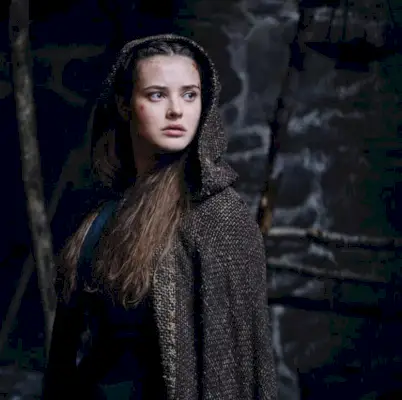 Cursed Netflix Staffel 1 Katherine Langford am zweiten Set