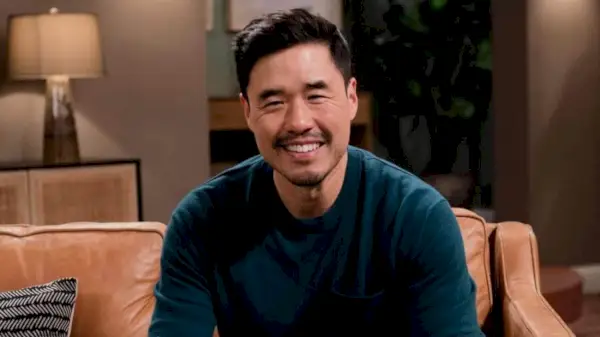 Randall Park The Show Naast de deur Roku Brand Studio