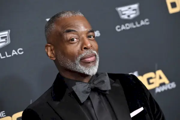 LeVar Burton critique le surintendant qui veut exclure la race de l'enseignement du massacre racial de Tulsa