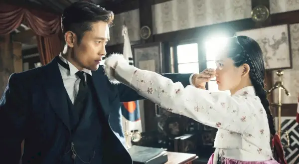 Les deux protagonistes de Mr Sunshine se reconnaissent dans l'une des émissions