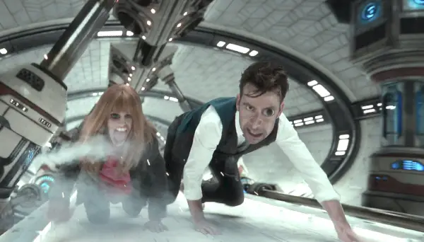 Catherine Tate e David Tennant como Donna e Doctor Not Things em Doctor Who: Wild Blue Yonder