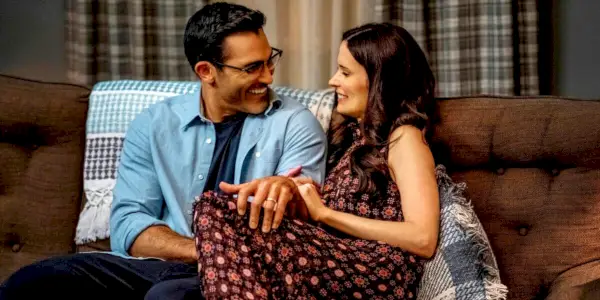 Tyler Hoechlin als Clark Kent en Elizabeth Tulloch als Lois in Superman & Lois